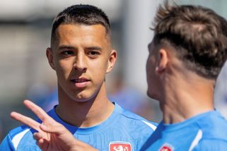 Reprezentační nováček Hugo Sochůrek. Jeho vzorem je Adam Hložek a nejvíc ho potěšila i uklidnila zpráva od kapitána | Fotbal